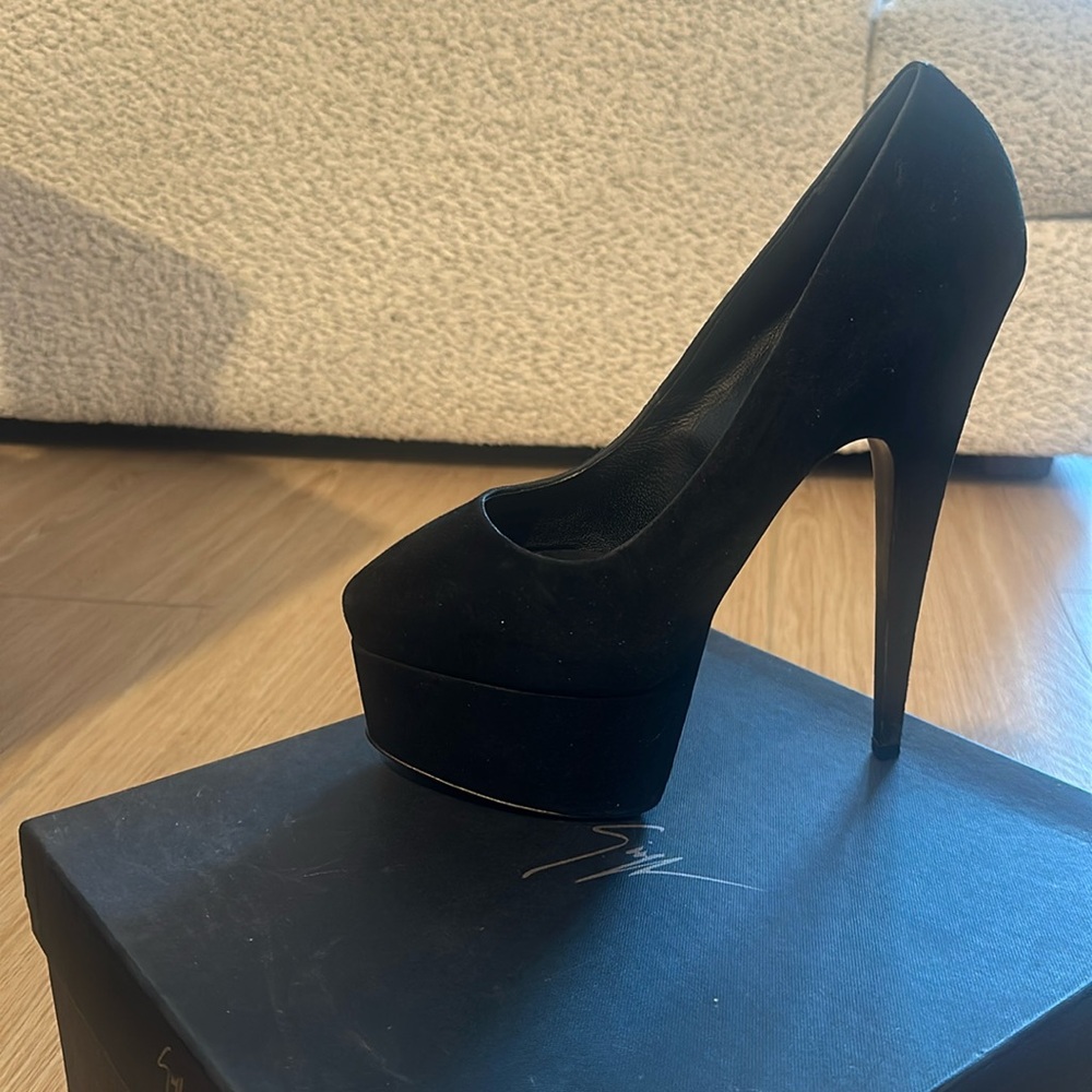 Giuseppe Zanoti Pumps